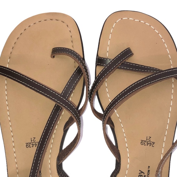 Montego Bay Club Brown Leather Flat Strappy Thong Toe Sandals Size 8 - Picture 12 of 13
